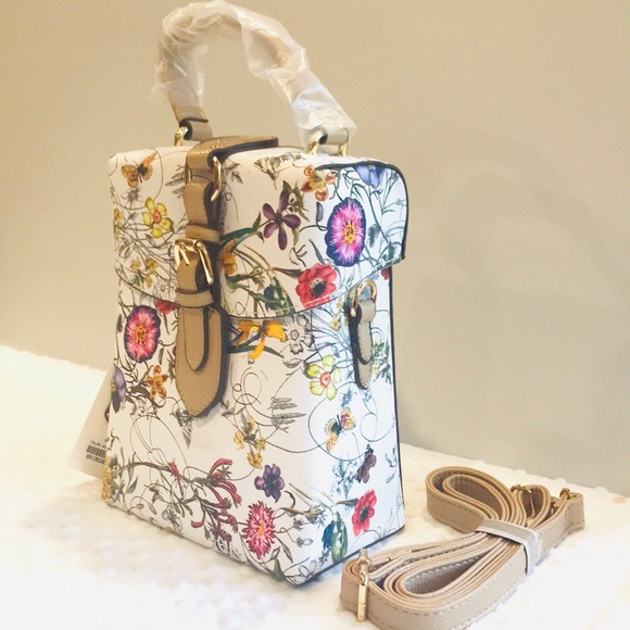 NWT BUTTERFLY & FLORAL WHITE BOX PURSE - Picture 1 of 8
